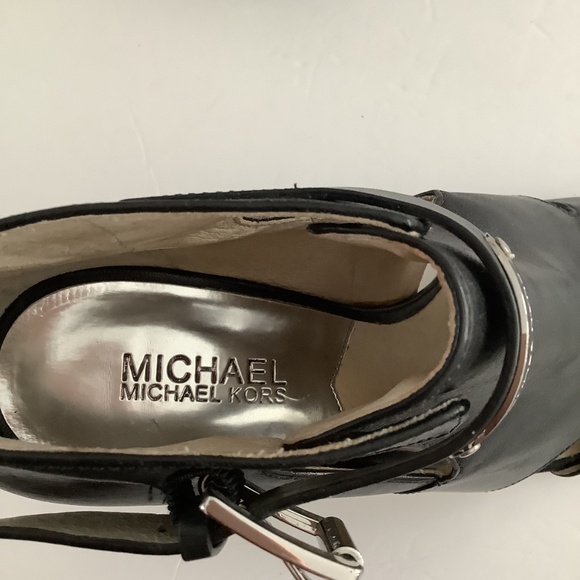 Michael Kors Geniune Leather Black shoe bootie size 8 - Picture 7 of 8